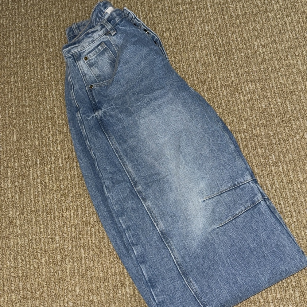 NWOT BARREL JEANS - Picture 4 of 4